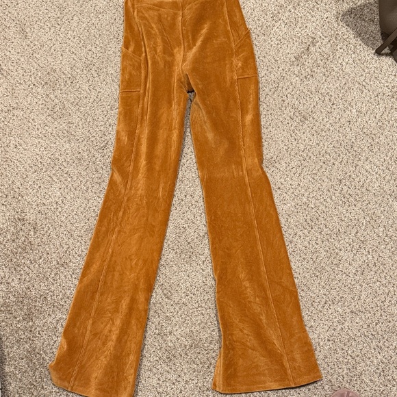 Alo Yoga stretchy corduroy pants with pockets and elastic waist - Picture 4 of 4